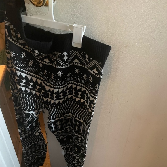 Black and White Patterned Kids Leggings - Picture 1 of 6